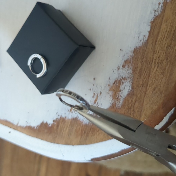 🩶Tiny Silver Macarsite Hoop Earrings - Picture 5 of 7